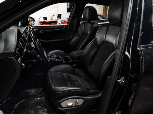 Used 2017 Porsche Macan GTS AWD/4WD image 43