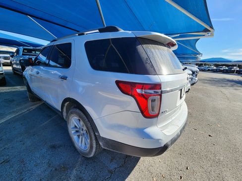 Used 2013 Ford Explorer XLT image 3