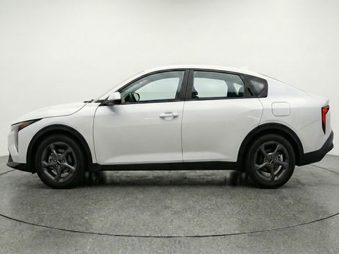Used 2025 Kia K4 LXS image 5