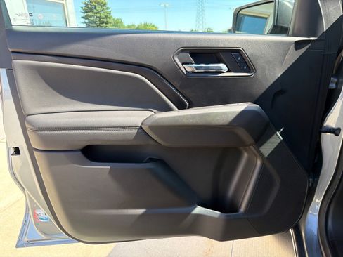 Used 2024 Chevrolet Colorado LT w/ LT Convenience Package III RWD image 11