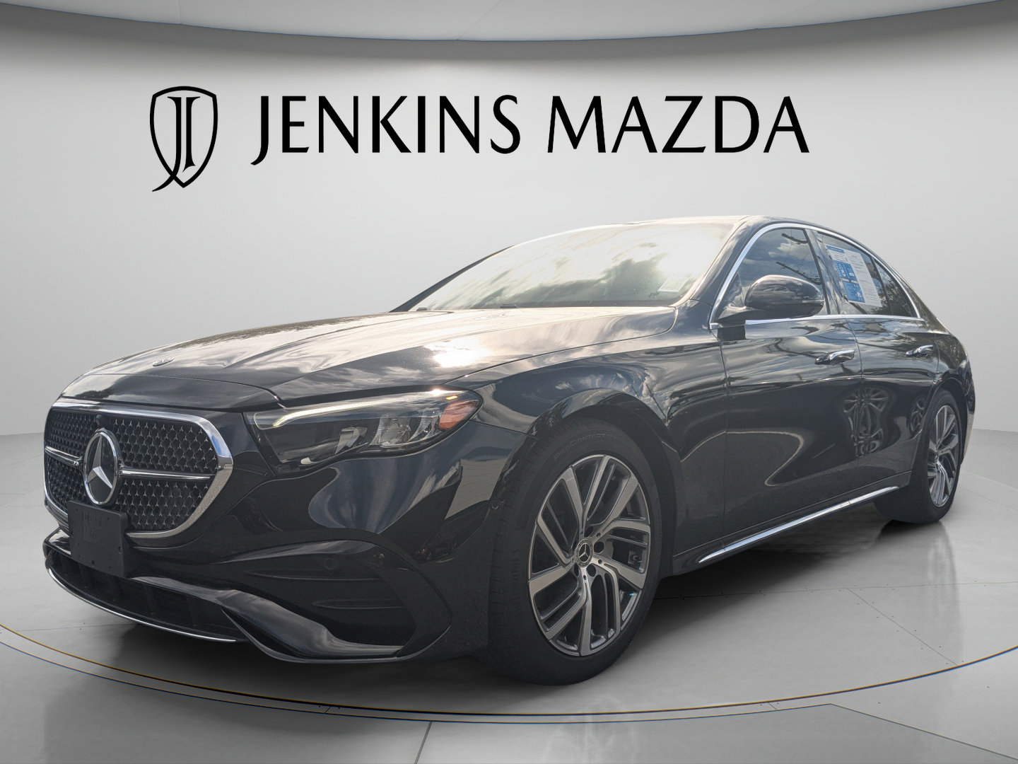 Used 2025 Mercedes-Benz E 350 4MATIC Sedan image 8