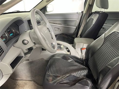 Used 2007 Jeep Grand Cherokee Laredo w/ Cargo Convenience Group image 2