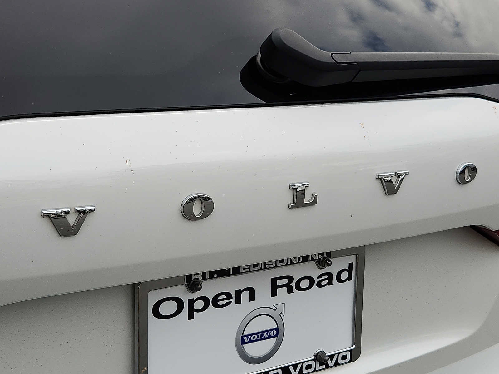 Used 2024 Volvo XC60 B5 Plus AWD/4WD image 27