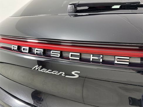 Certified 2022 Porsche Macan S image 19