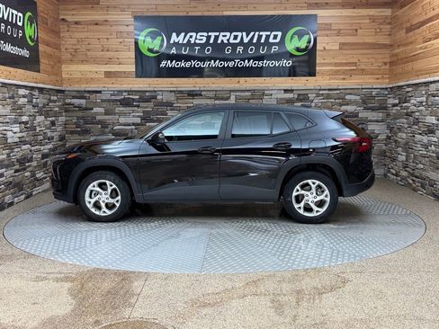 Used 2024 Chevrolet Trax LS w/ LS Convenience Package FWD image 6