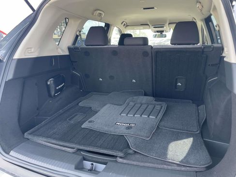 Used 2023 Nissan Rogue SV image 8