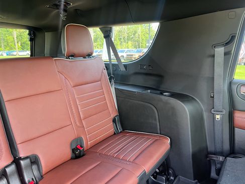 Used 2023 GMC Yukon XL Denali Ultimate AWD/4WD image 13
