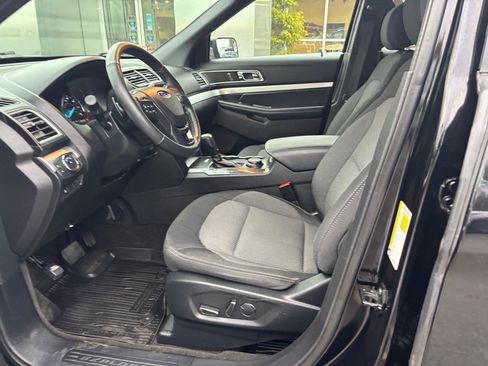 Used 2017 Ford Explorer XLT w/ Equipment Group 201A image 8