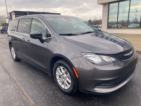 Used 2023 Chrysler Voyager LX image 1