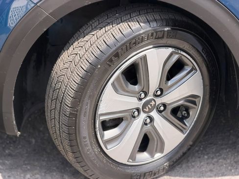 Used 2018 Kia Niro EX w/ EX Premium Package FWD image 14