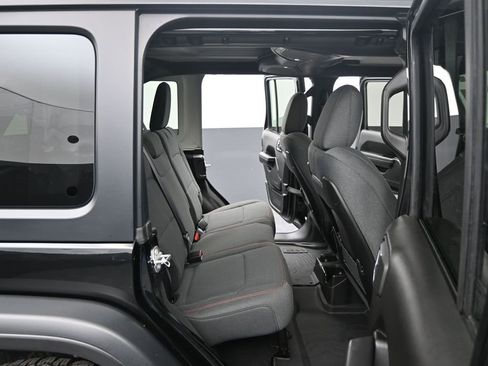 Used 2025 Jeep Wrangler Unlimited Rubicon w/ Convenience Group AWD/4WD image 35