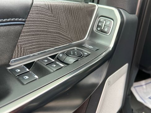 Used 2025 Ford F350 Platinum w/ Tremor Off-Road Package image 5