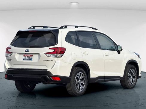 Used 2024 Subaru Forester Premium image 2