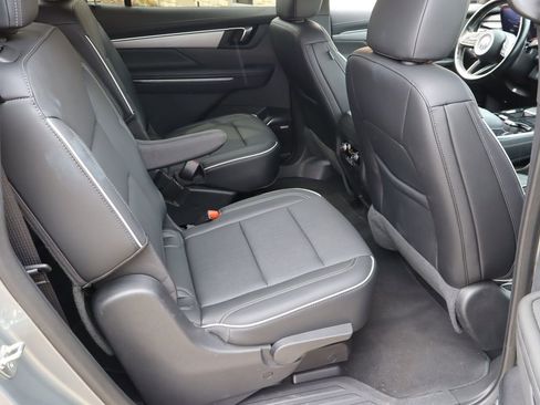 Used 2025 Buick Enclave Preferred FWD image 18