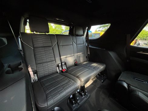 Used 2025 Cadillac Escalade Sport Platinum w/ LPO, ONYX Package AWD/4WD image 28