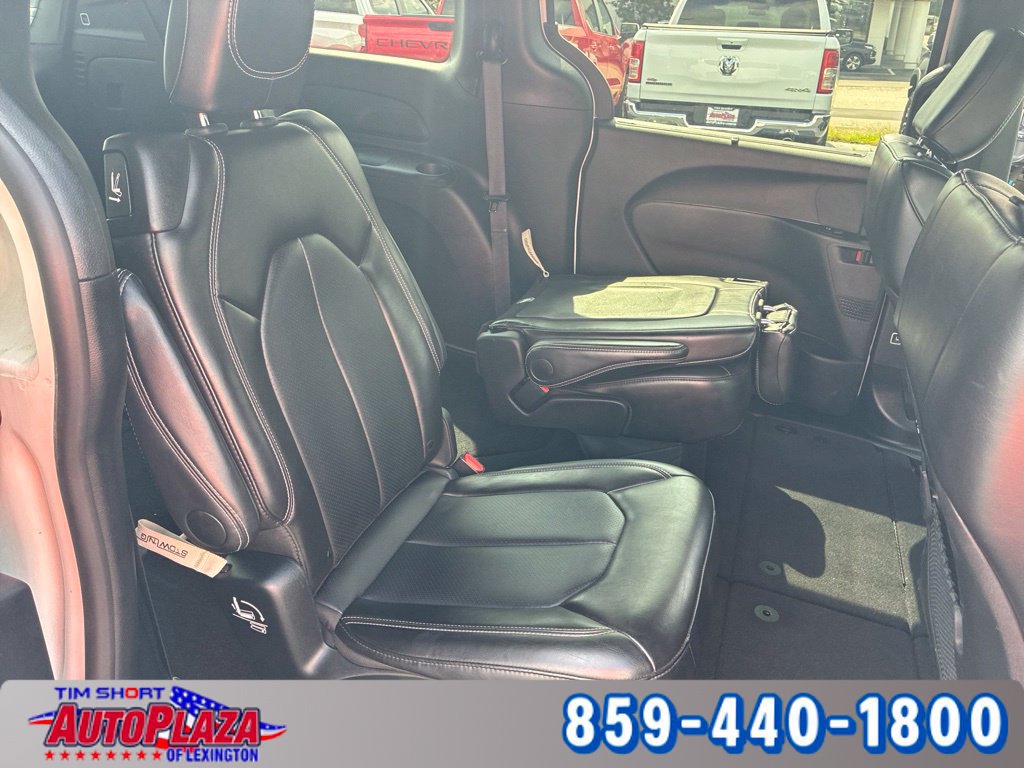 Used 2025 Chrysler Pacifica Select FWD image 21