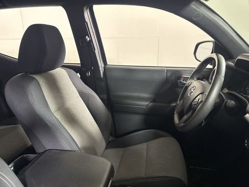 Used 2021 Toyota Tacoma TRD Off-Road image 12