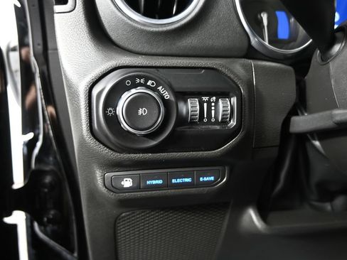 Used 2022 Jeep Wrangler Unlimited Sahara w/ Cold Weather Group AWD/4WD image 23