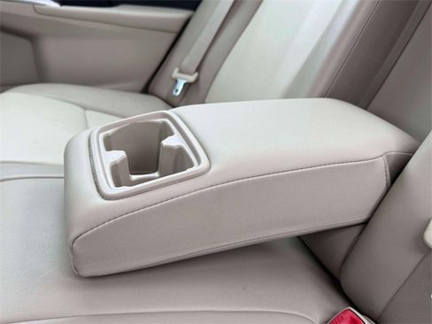 Used 2014 Toyota Camry XLE image 13