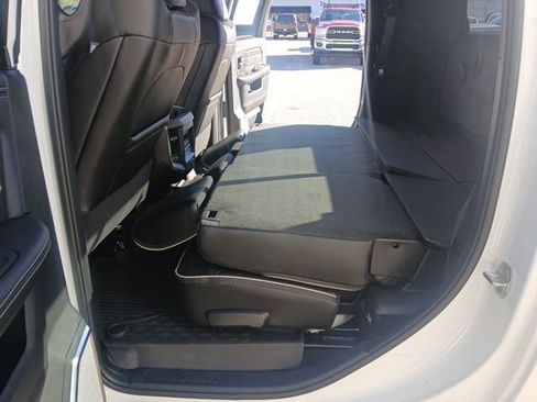 New 2026 RAM 2500 Laramie AWD/4WD image 18