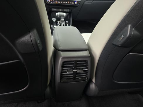 Used 2025 Kia Niro EX FWD image 24