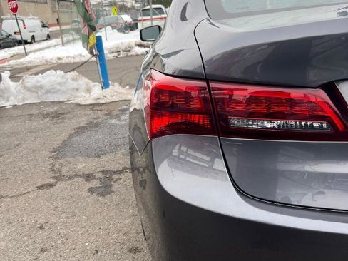 Used 2017 Acura TLX V6 SH-AWD w/ Technology Pkg image 7