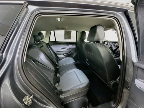 Used 2026 Volkswagen Tiguan SE AWD/4WD image 30