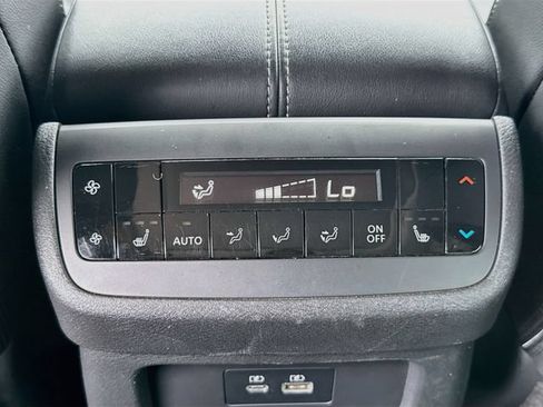 Used 2023 Nissan Pathfinder SL w/ SL Premium Package AWD/4WD image 32