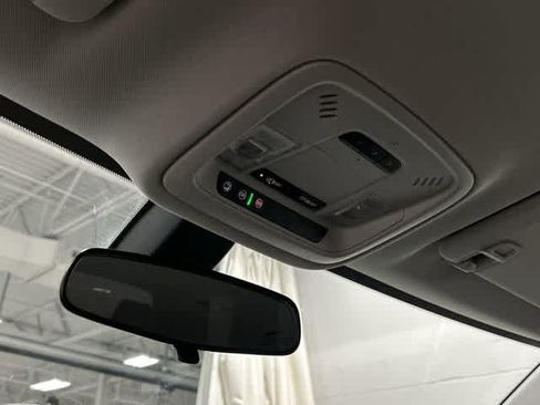 Used 2018 Chevrolet Traverse LT FWD image 21