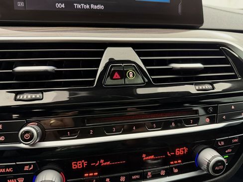 Used 2019 BMW M550i xDrive image 32