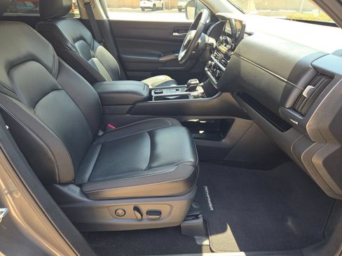 Certified 2025 Nissan Pathfinder SL AWD/4WD image 27