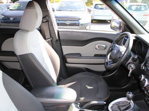 Used 2014 Kia Soul + image 11