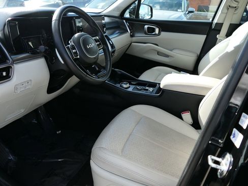 Used 2023 Kia Sorento EX image 11