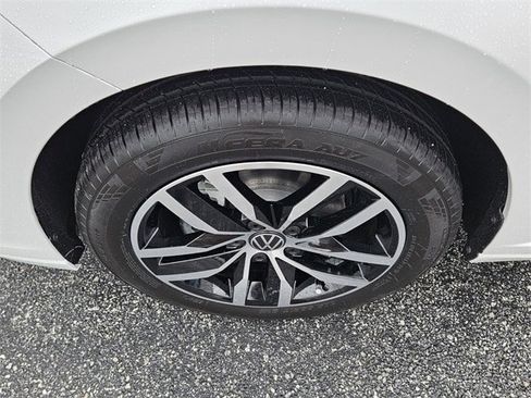 New 2026 Volkswagen Jetta SE image 17