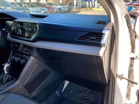 Used 2023 Volkswagen Taos SE w/ Panoramic Sunroof Package image 19