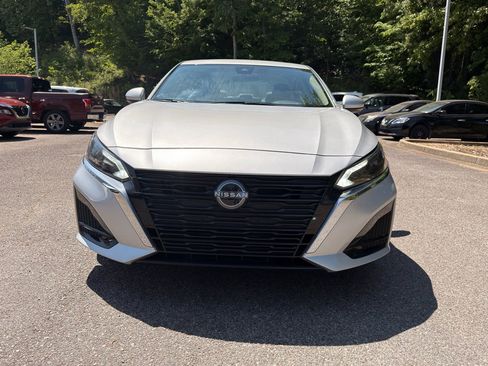 Used 2025 Nissan Altima 2.5 SL FWD image 8