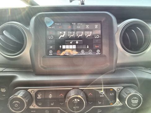 Used 2020 Jeep Wrangler Sport AWD/4WD image 18