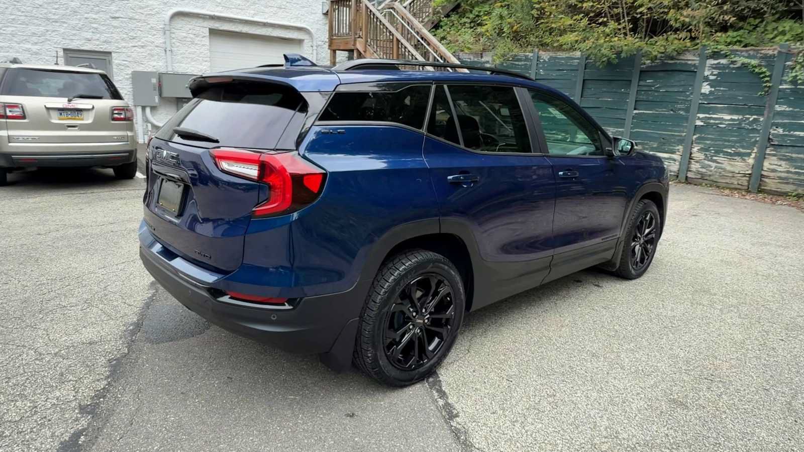 Certified 2022 GMC Terrain SLE w/ Driver Convenience Package AWD/4WD image 9