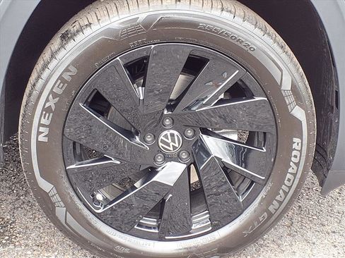 New 2026 Volkswagen Atlas SE image 7