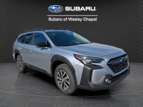 Used 2025 Subaru Outback Premium AWD/4WD image 2