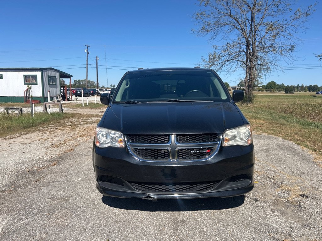 Used 2016 Dodge Grand Caravan SXT FWD image 2