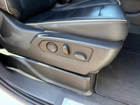 Used 2021 Chevrolet Tahoe Premier AWD/4WD image 11