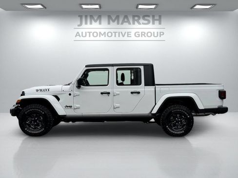 Used 2023 Jeep Gladiator Sport AWD/4WD image 3