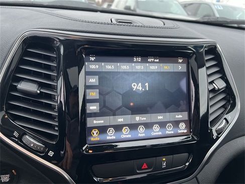 Used 2022 Jeep Cherokee Limited image 12