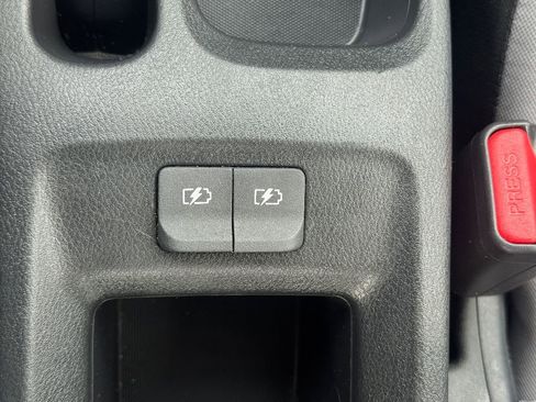 Used 2025 Nissan Versa S w/ Trunk Package image 17