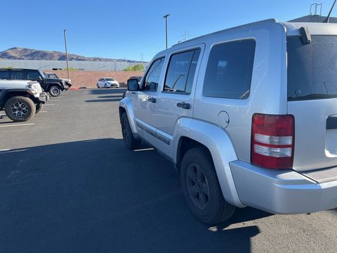 Used 2012 Jeep Liberty Sport image 4