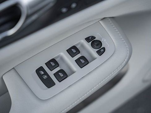 New 2026 Volvo V60 B5 Cross Country Plus w/ Protection Package Premier image 37