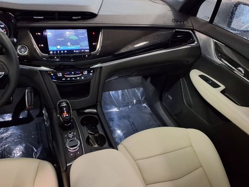 Used 2024 Cadillac XT6 Sport AWD/4WD image 3