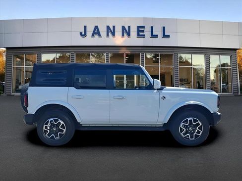 Used 2023 Ford Bronco Outer Banks AWD/4WD image 4