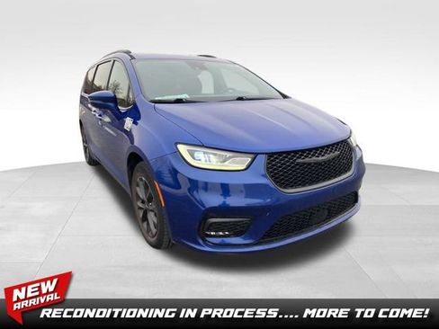 Used 2021 Chrysler Pacifica Touring w/ S Appearance Package image 1